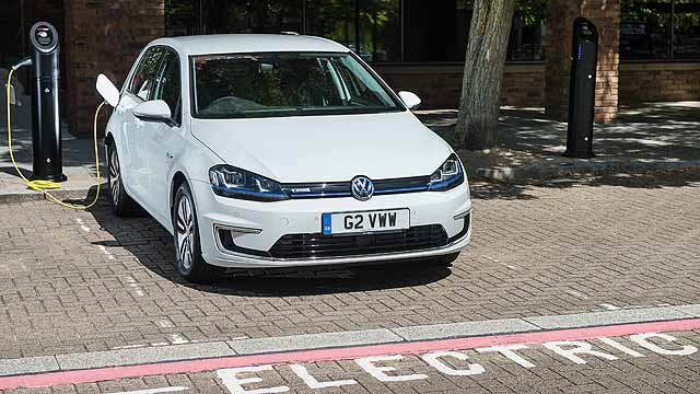 Volkswagen e-Golf UK review