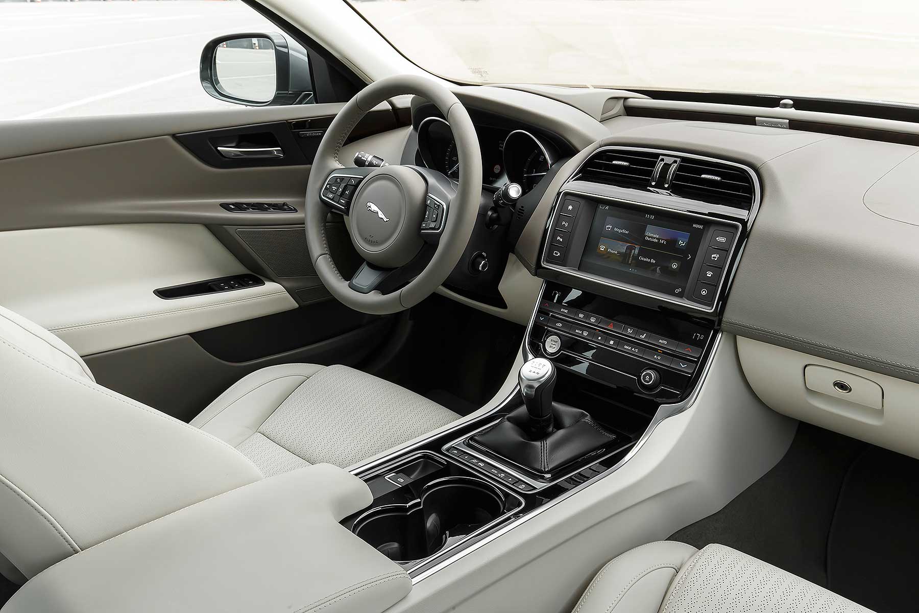 Jaguar XE 2.0d 180 2015 review