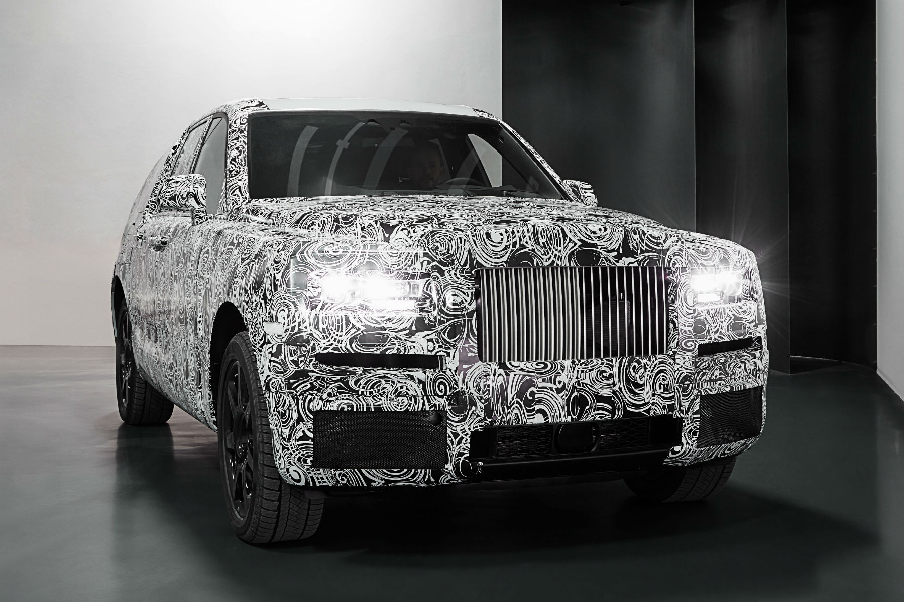 Rolls-Royce teases 2018 'Project Cullinan' SUV
