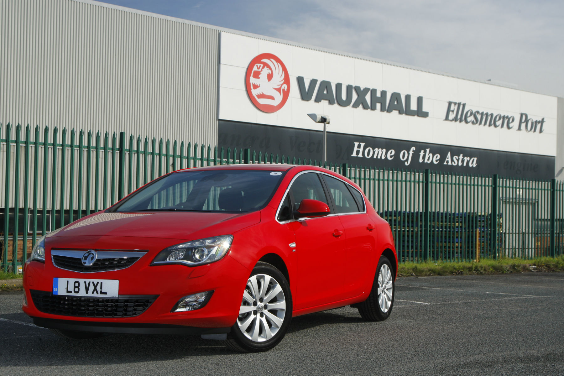 Confirmed: PSA Group is buying Vauxhall for £1.9bn