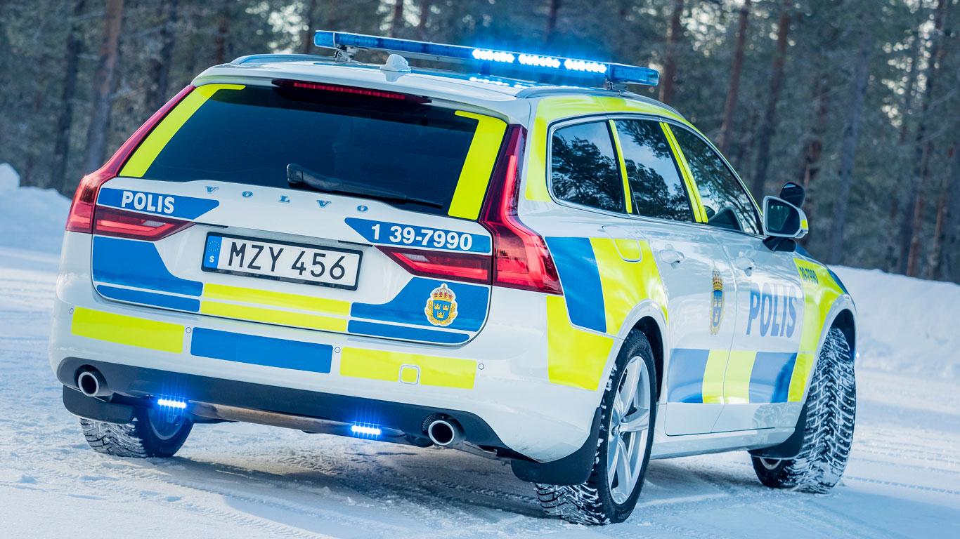Volvo V90 police car