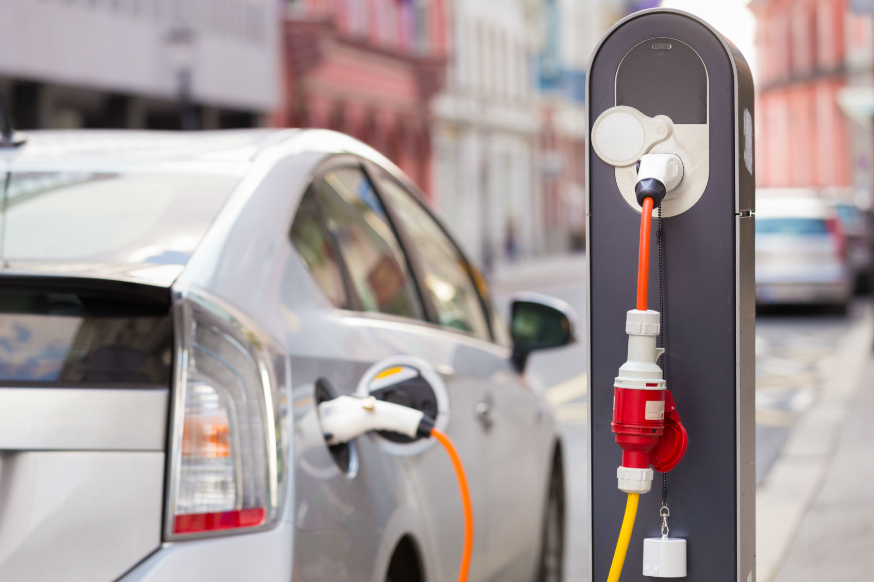 Plug-in hybrids emit more CO2 emissions than diesels, report finds