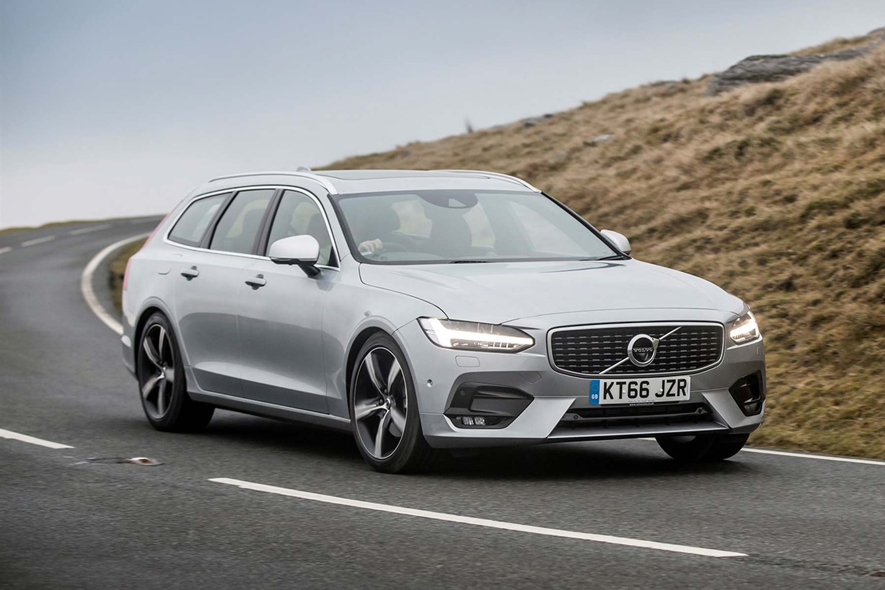Volvo S90 and V90 T4 are 40mpg alternatives to diesel - Motoring Research