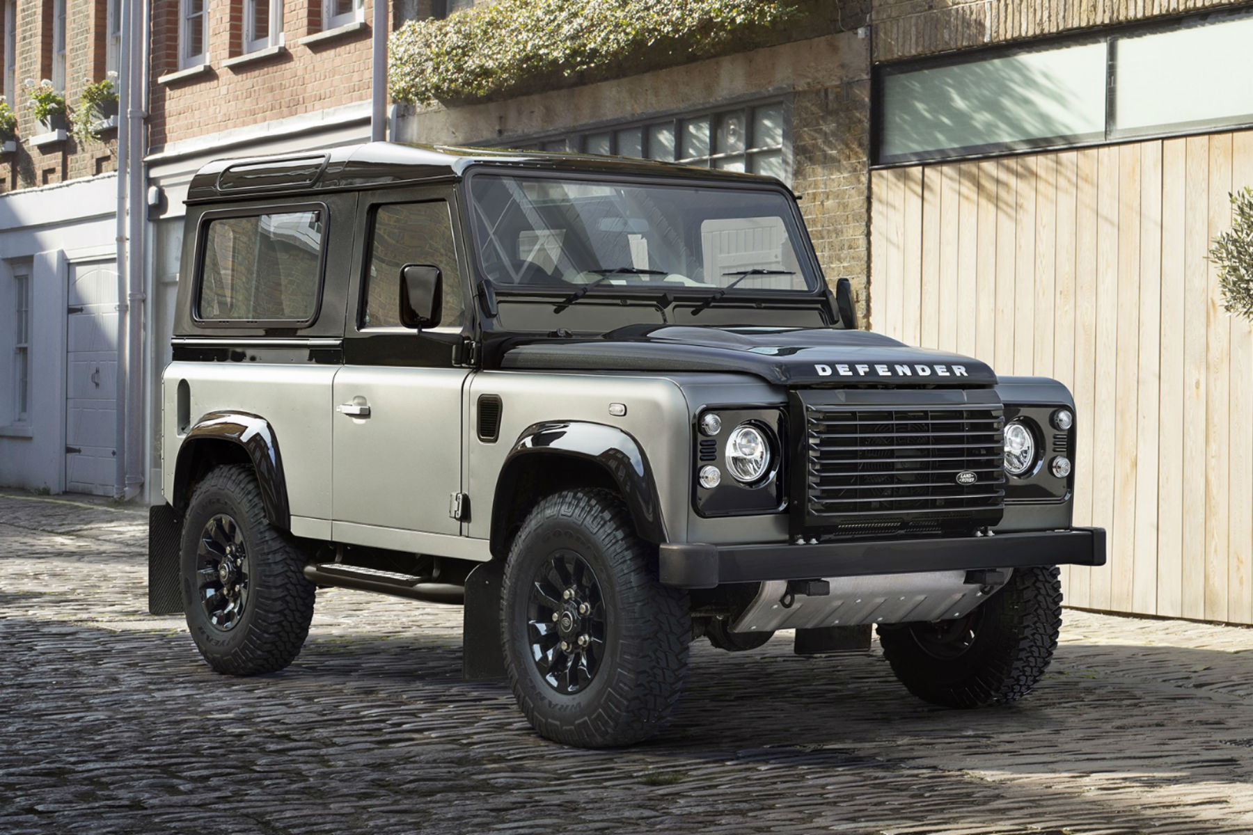 The Land Rover Defender V8 Works used to be a rare Autobiography