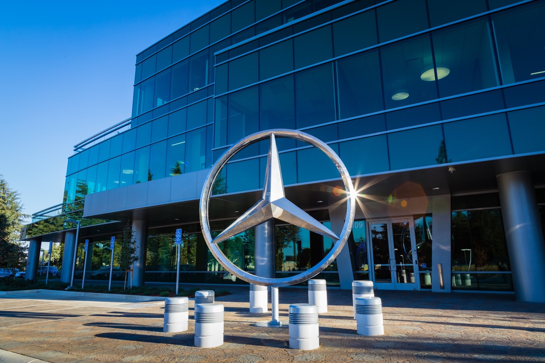 Daimler AG issues profit warning