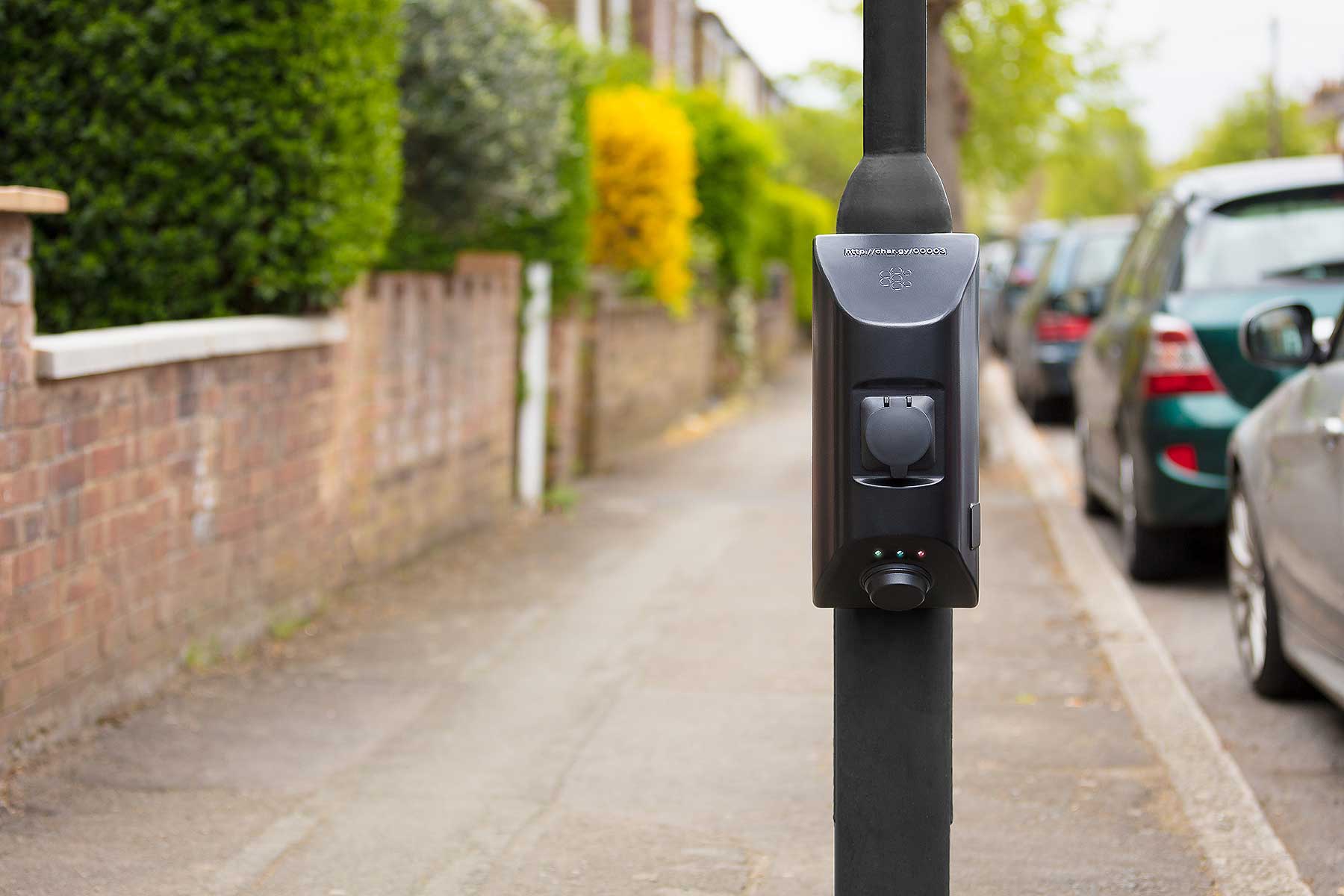 London’s first public lamppost electric vehicle charging points are ...
