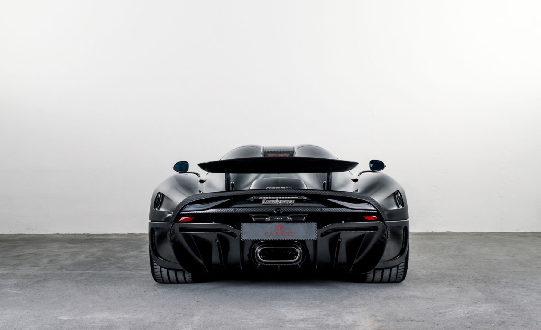 Koenigsegg naked carbon Regera