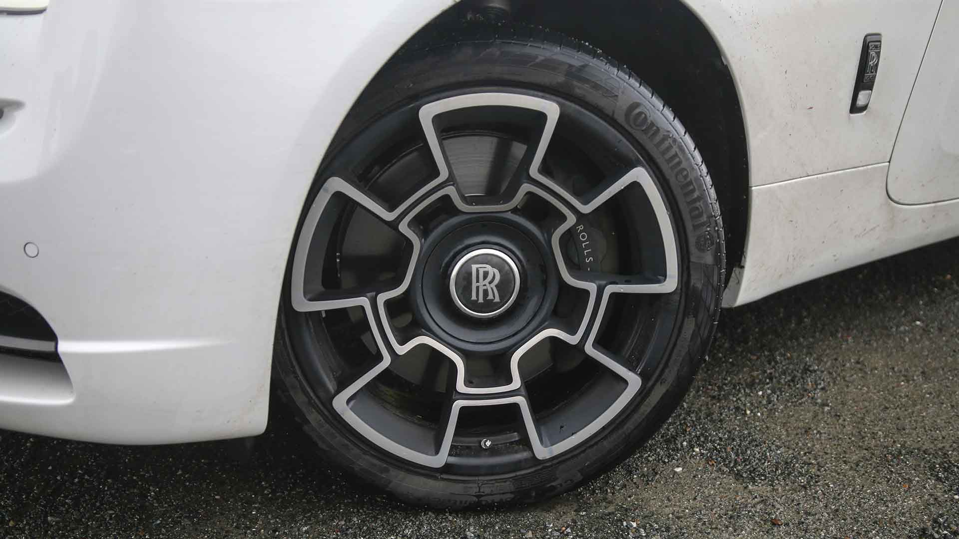 Rolls-Royce Wraith Black Badge 21-inch wheels