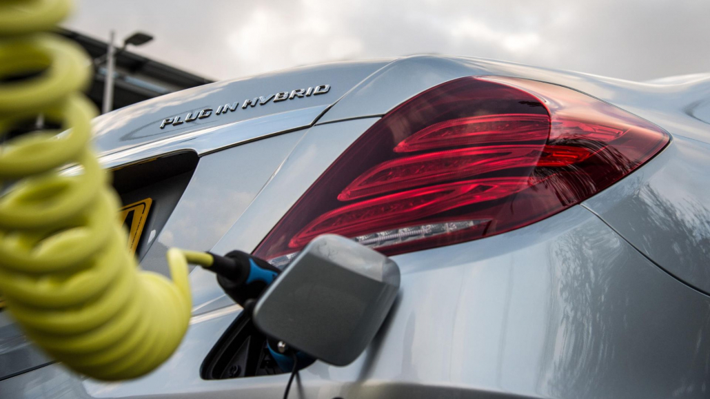 Self-charging and plug-in hybrids: how do they work?