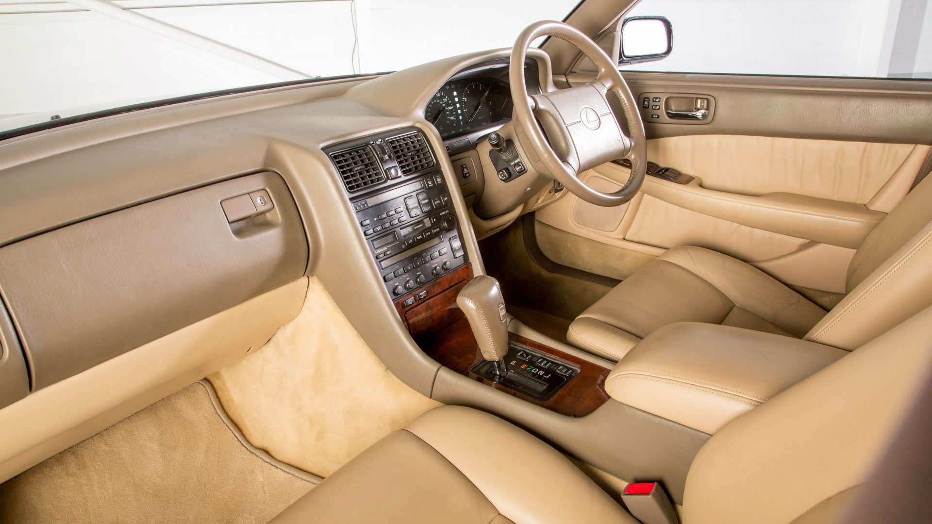 Lexus LS400 interior