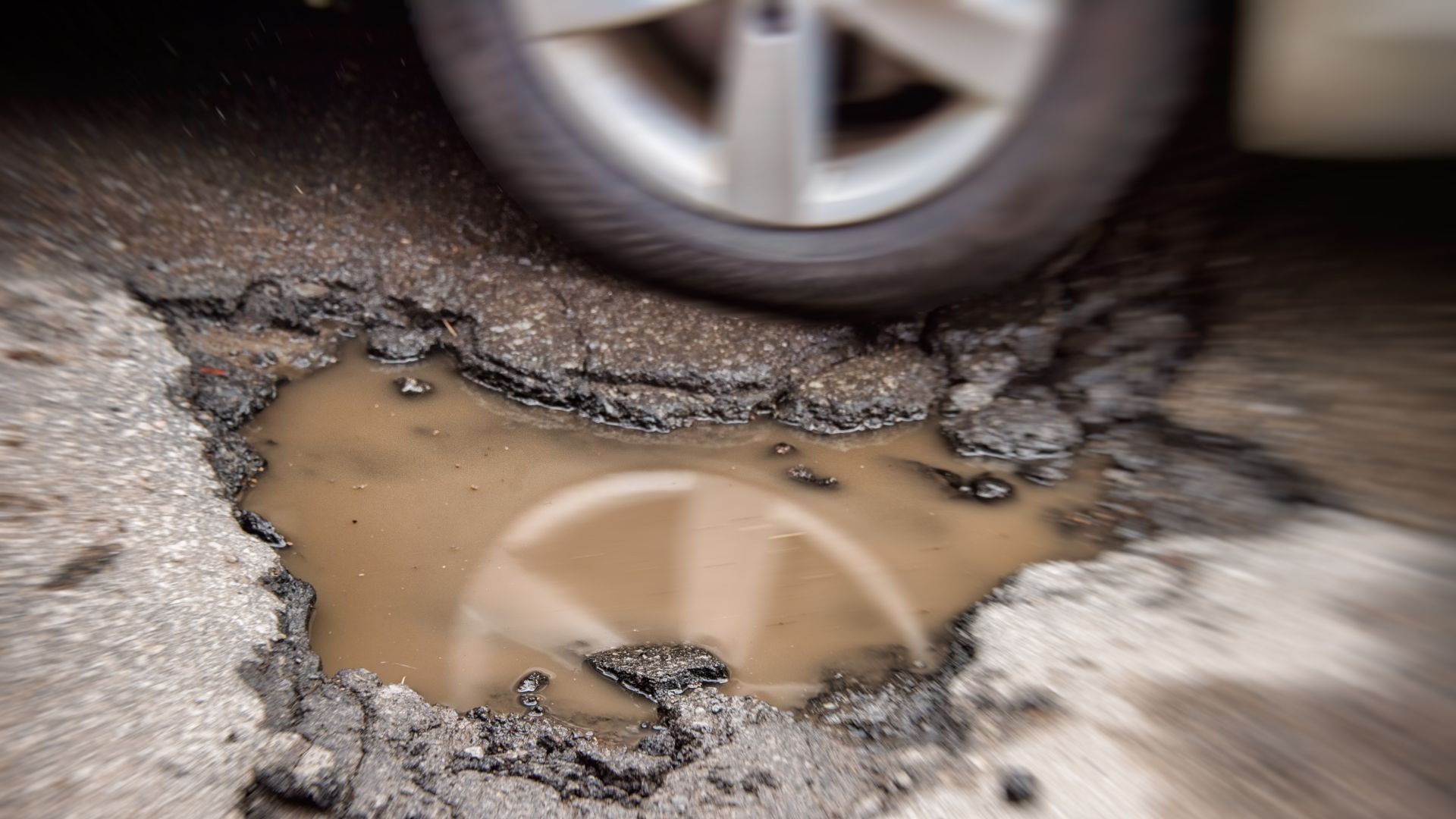 Pothole repairs UK roads