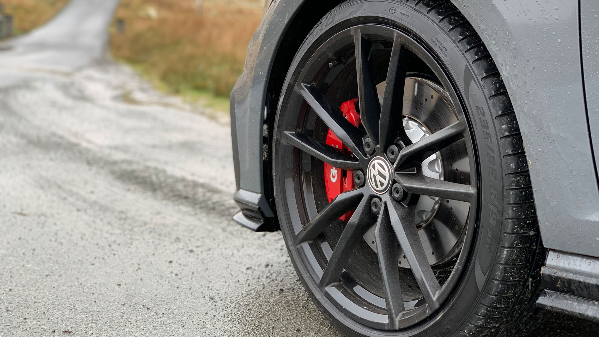 Volkswagen Golf GTI TCR 19-inch wheels