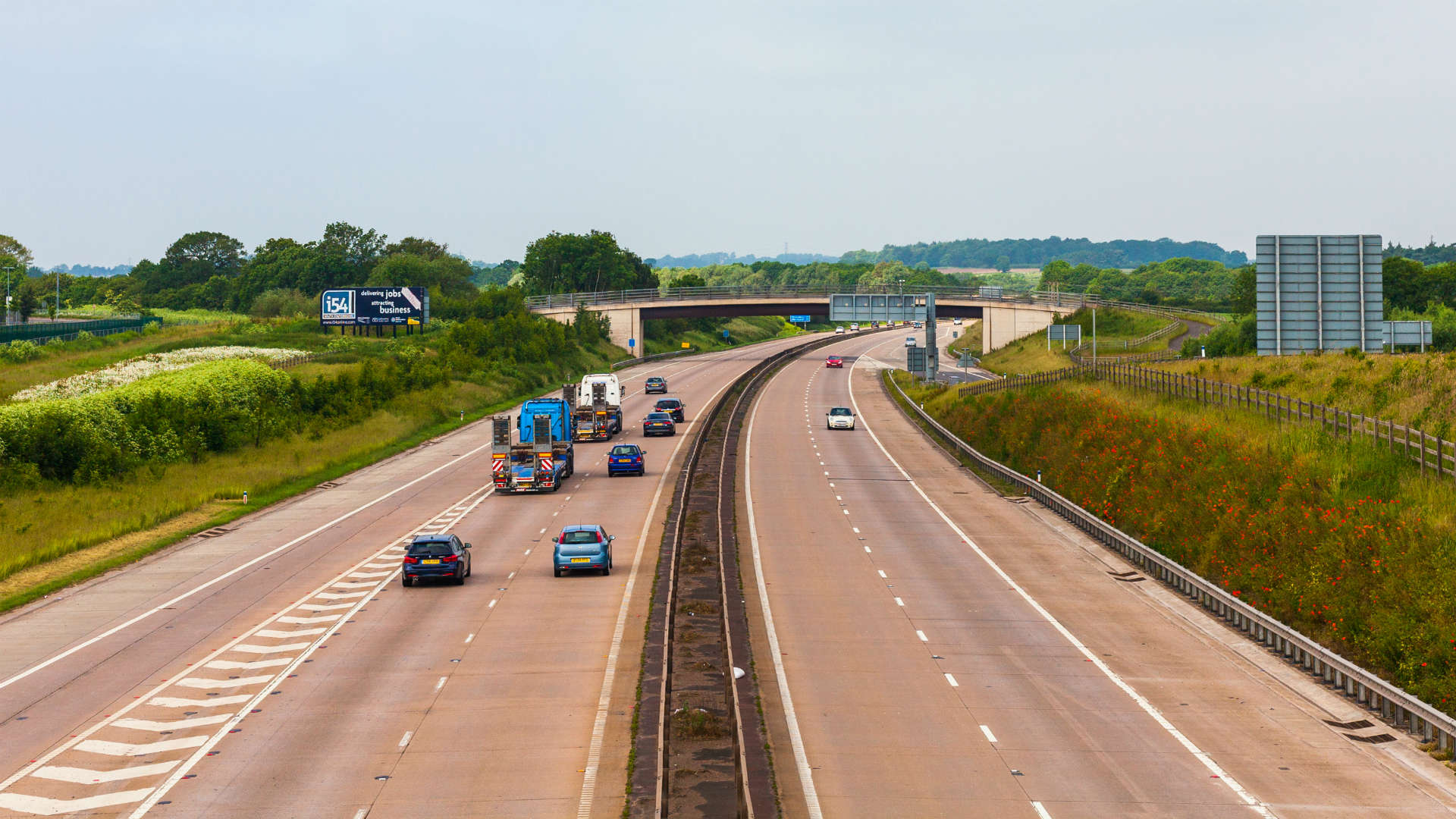 Highways England testing for a clear white line highway