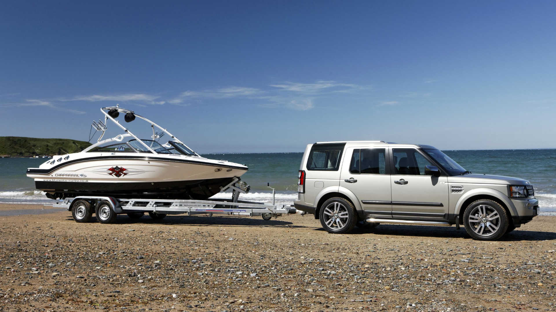 Land Rover Discovery towing a boat