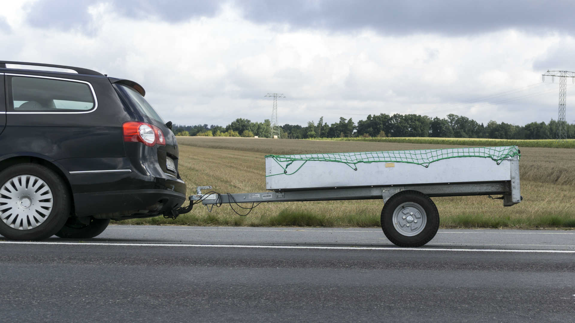 How to tow a trailer or caravan safely