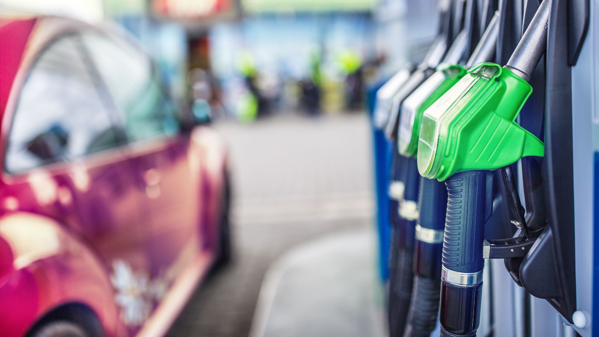 Drivers should be angry about small fuel price drops say the RAC
