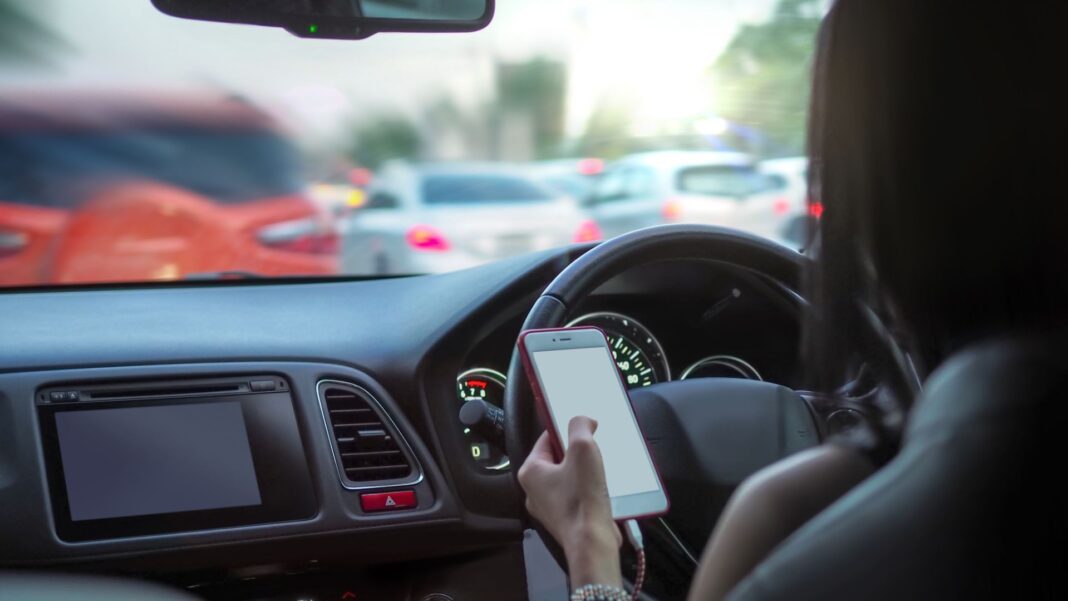 New cameras catch 100,000 drivers using phones