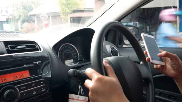 New cameras catch 100,000 drivers using phones