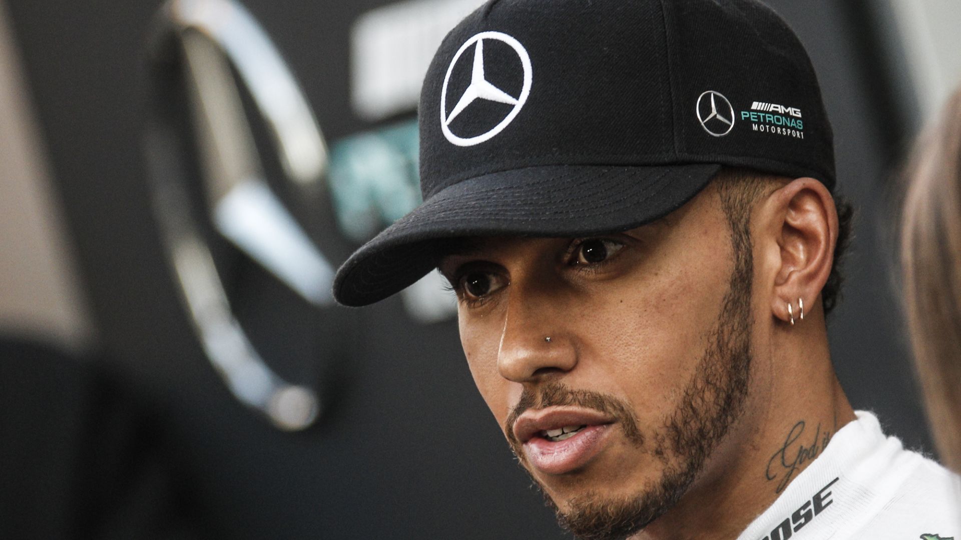 Lewis Hamilton invests in meat-free burger chain