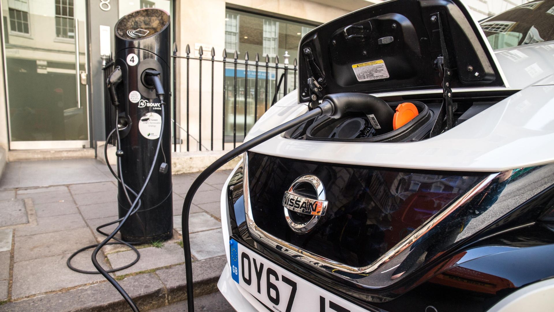 10,000 charging locations in the UK