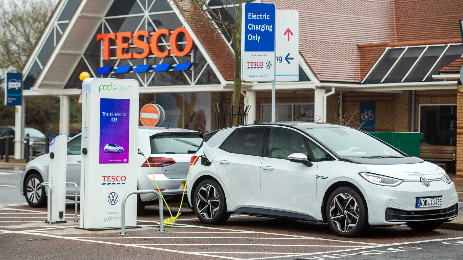 Electric car owners can charge for FREE at Tesco