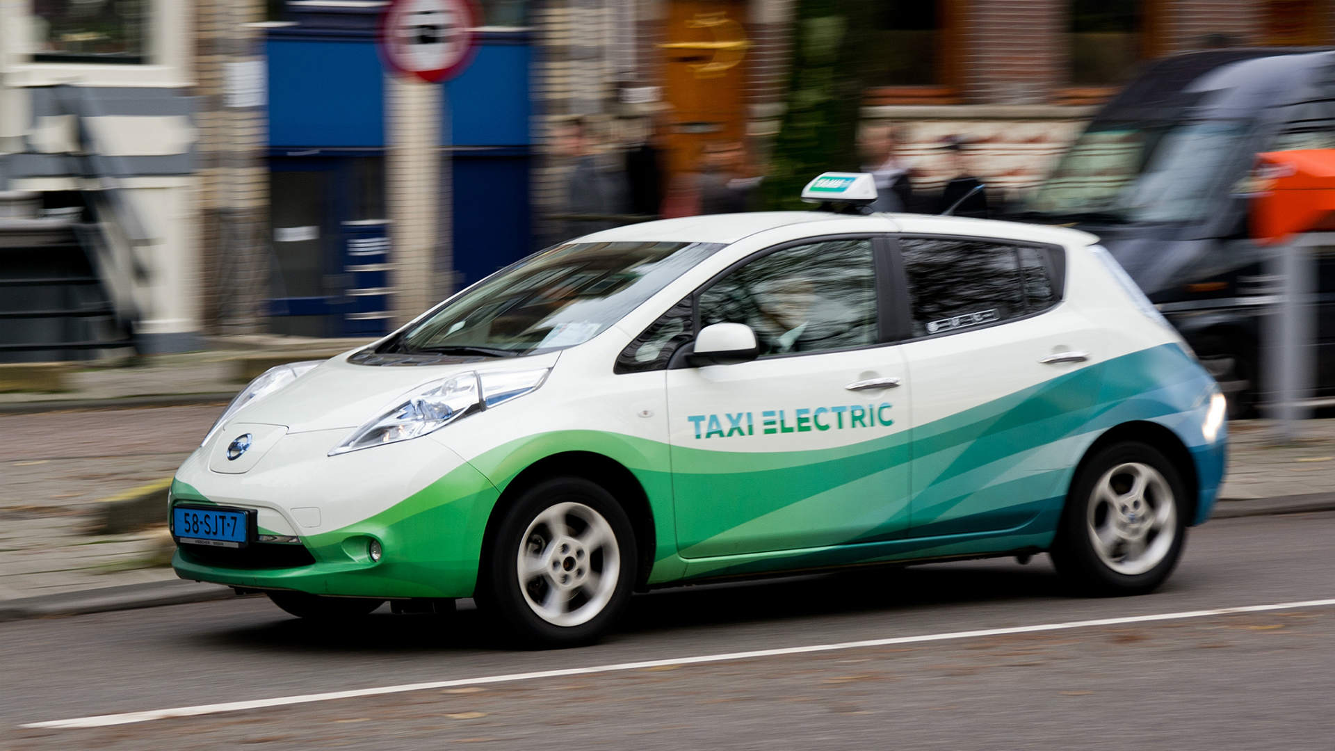 People willing to pay more for electric taxis