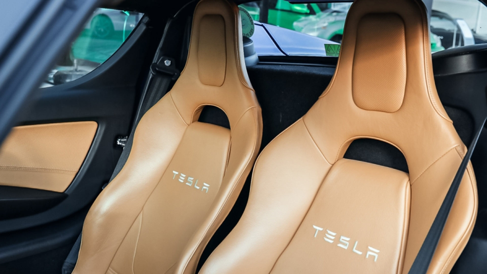 2020 Race Retro Tesla Roadster