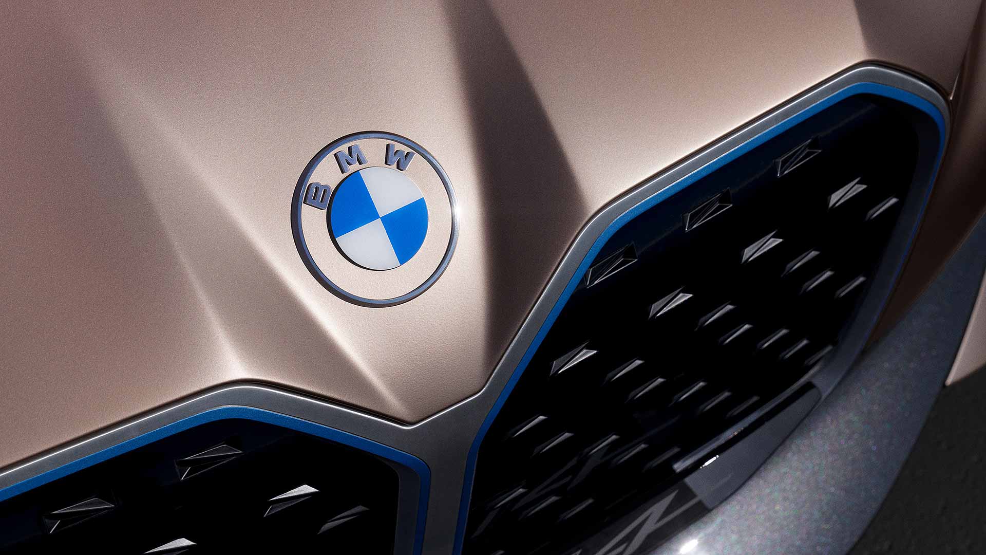 New BMW logo on Concept i4