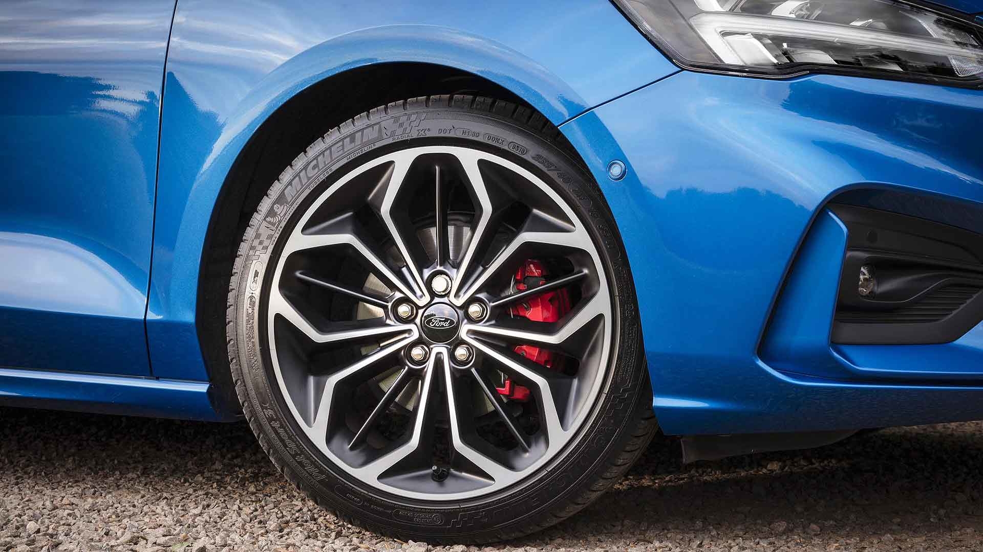 Ford Focus wheel and tyre