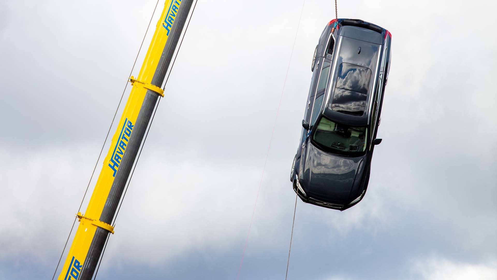 Volvo drops cars from 30 metres