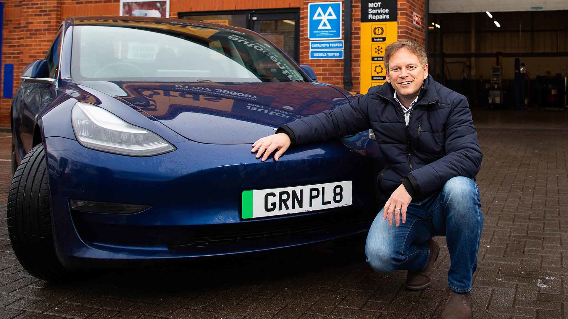 Grant Shapps with a green number plate on his Tesla Model 3