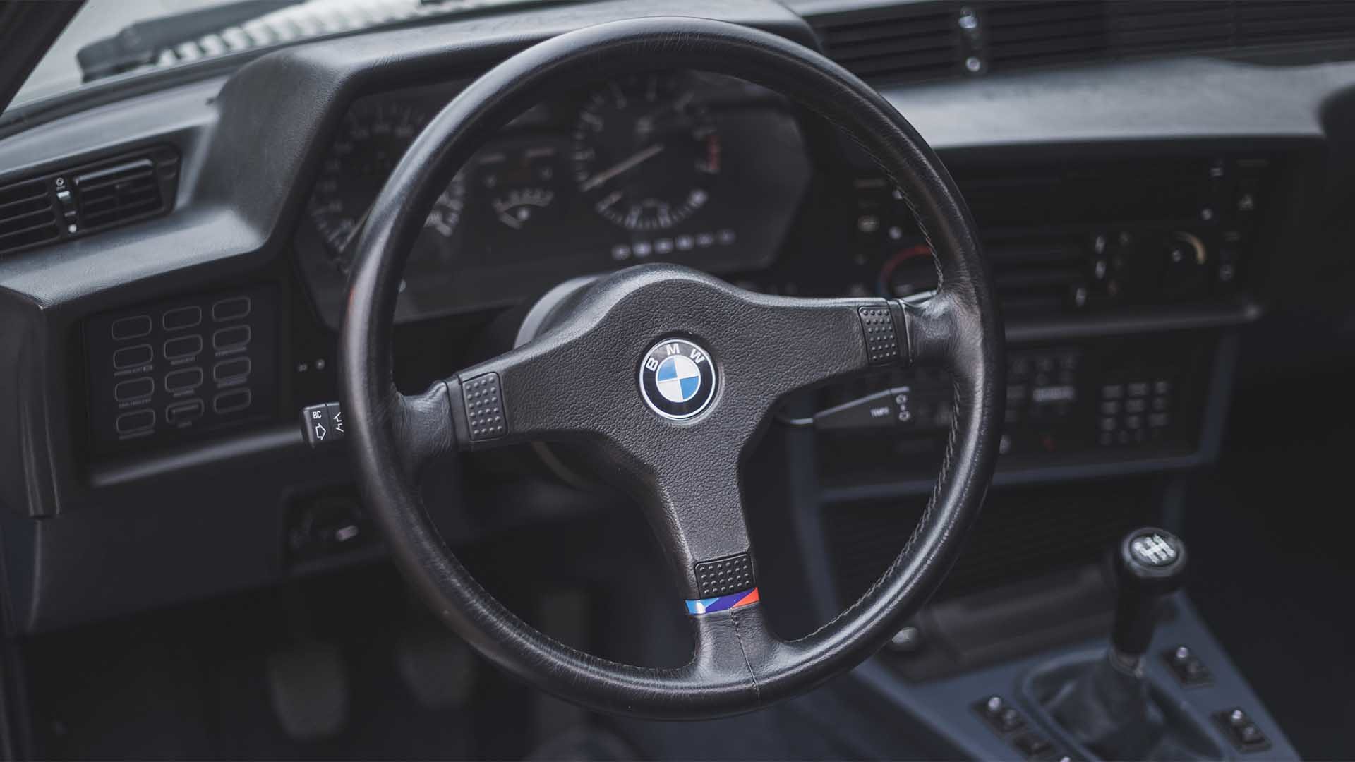 BMW 635CSI interior