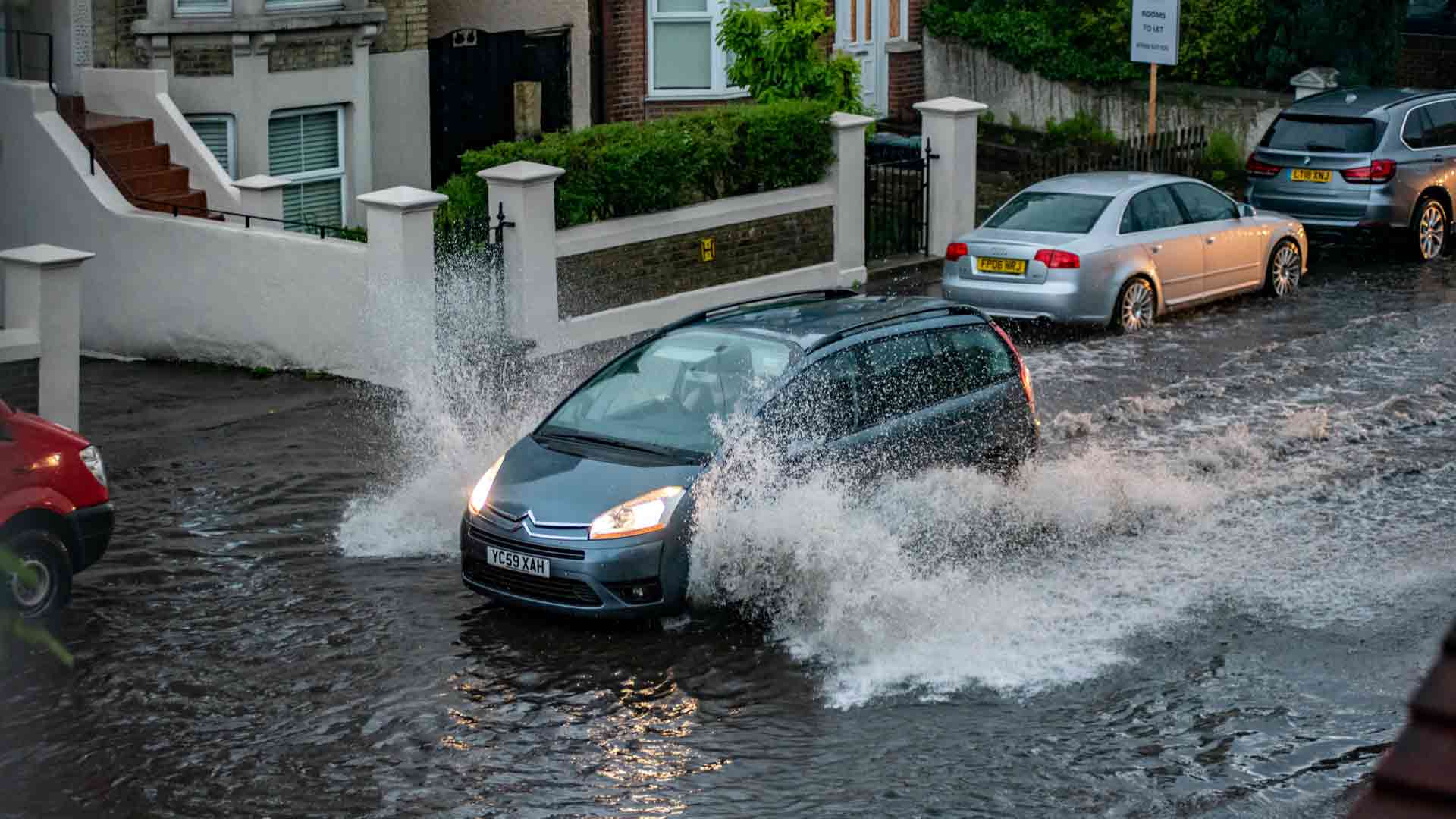 How to drive in heavy rain