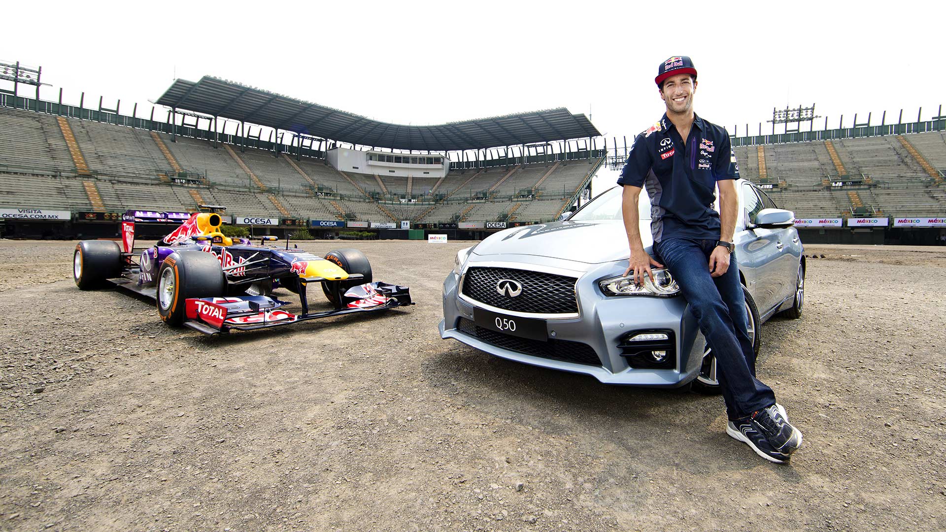 Daniel Ricciardo with the Infiniti Q50 Hybrid