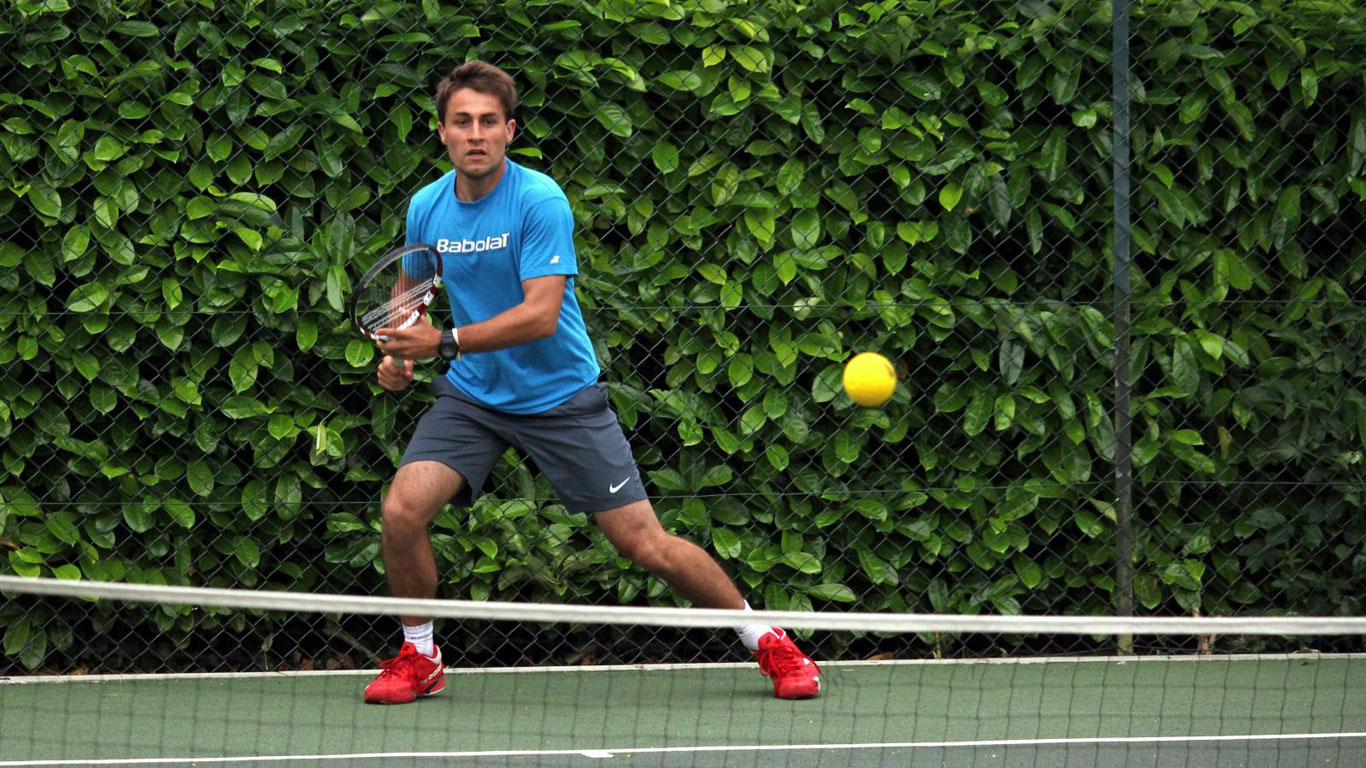 SsangYong reaches out to touchtennis