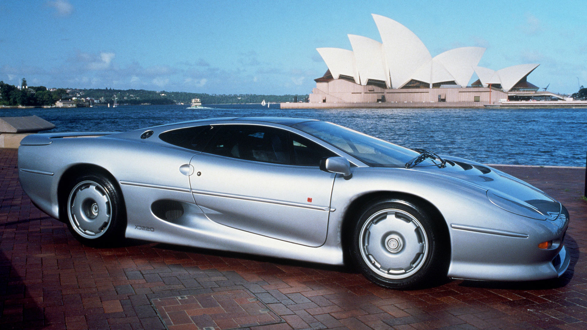 Jaguar XJ220