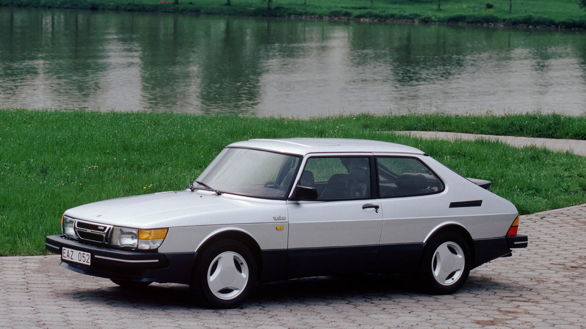 Saab 900