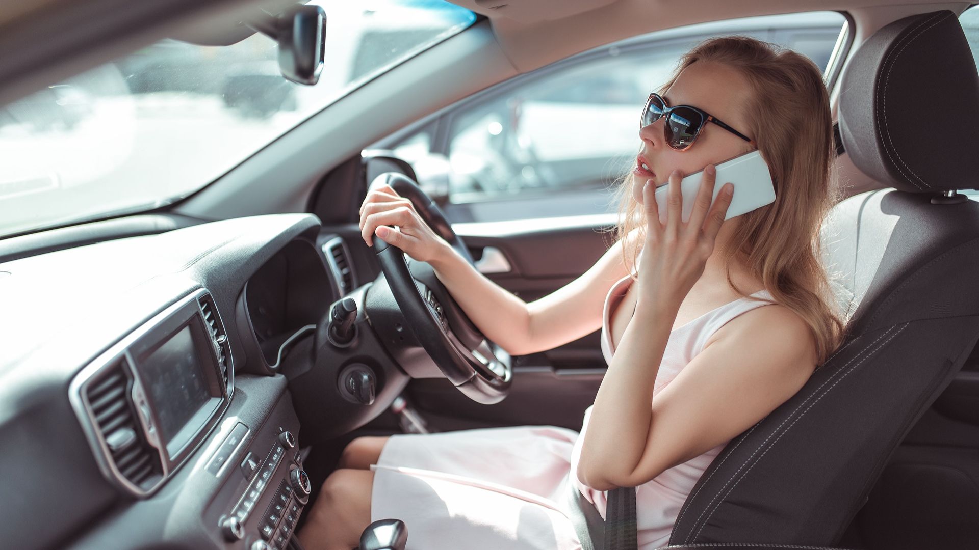 How to be mindful and stay safe when driving a car