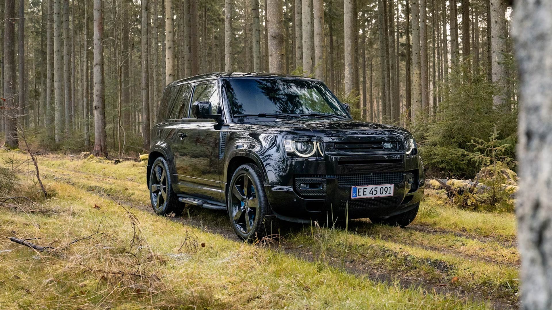 2021 Land Rover Defender 90 V8 Bond Edition 