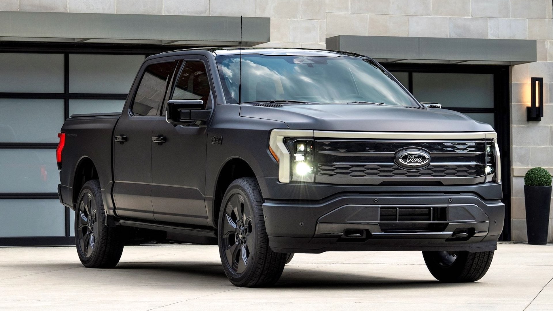 2024 Ford F-150 Lightning Platinum Black