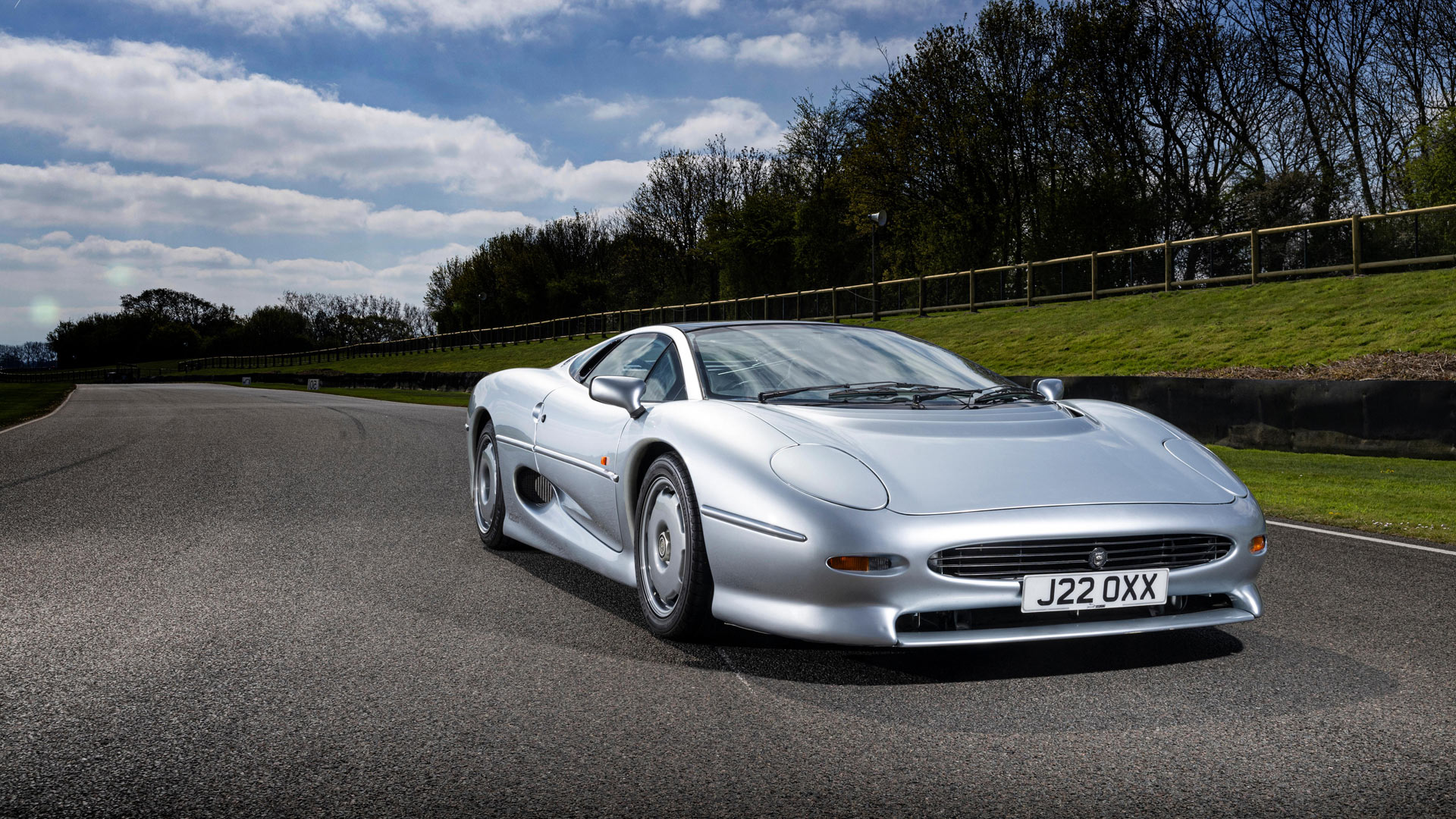 1992 Jaguar XJ220 – £310,500
