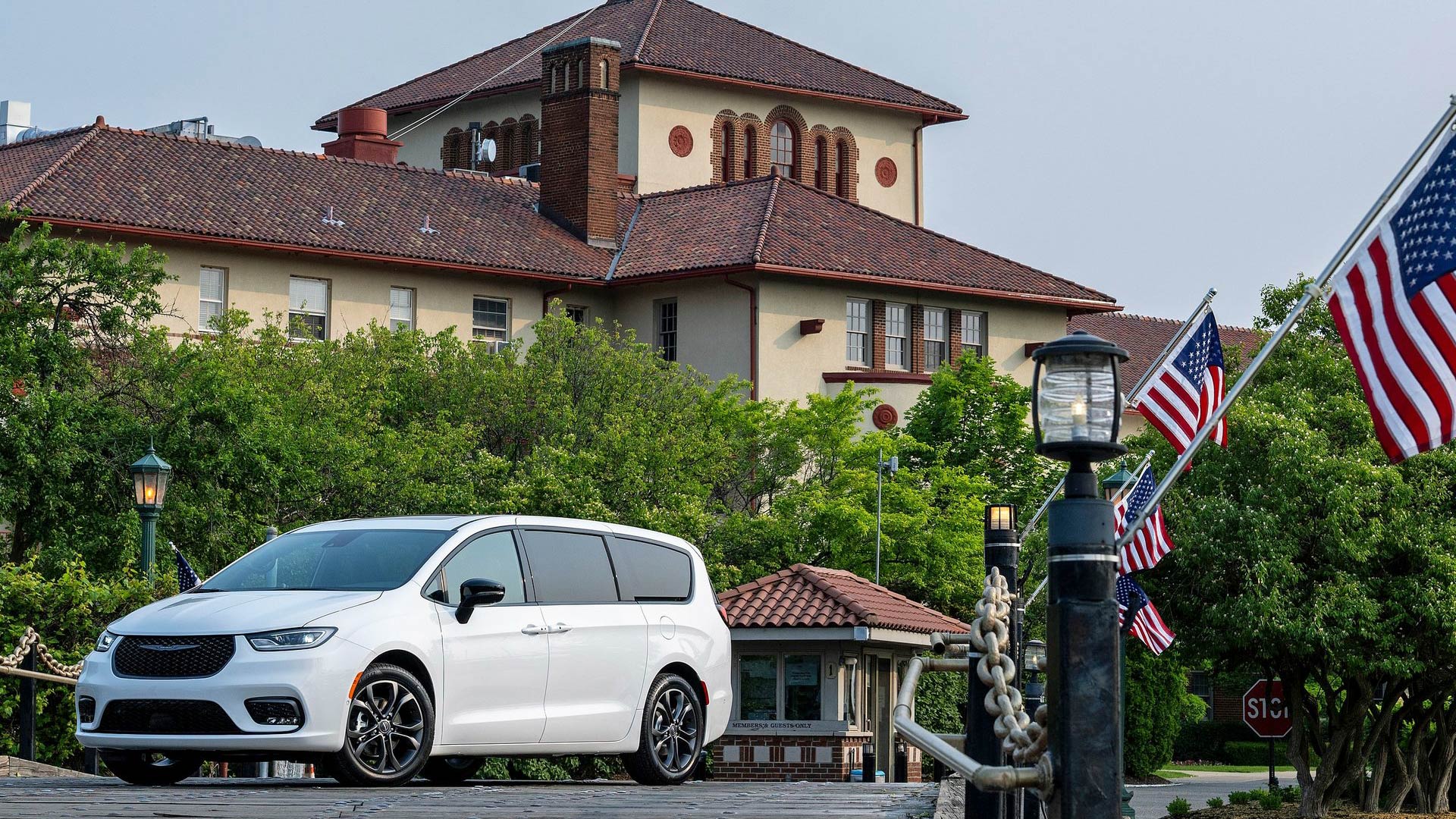 2026 Chrysler Pacifica 100th Anniversary Edition