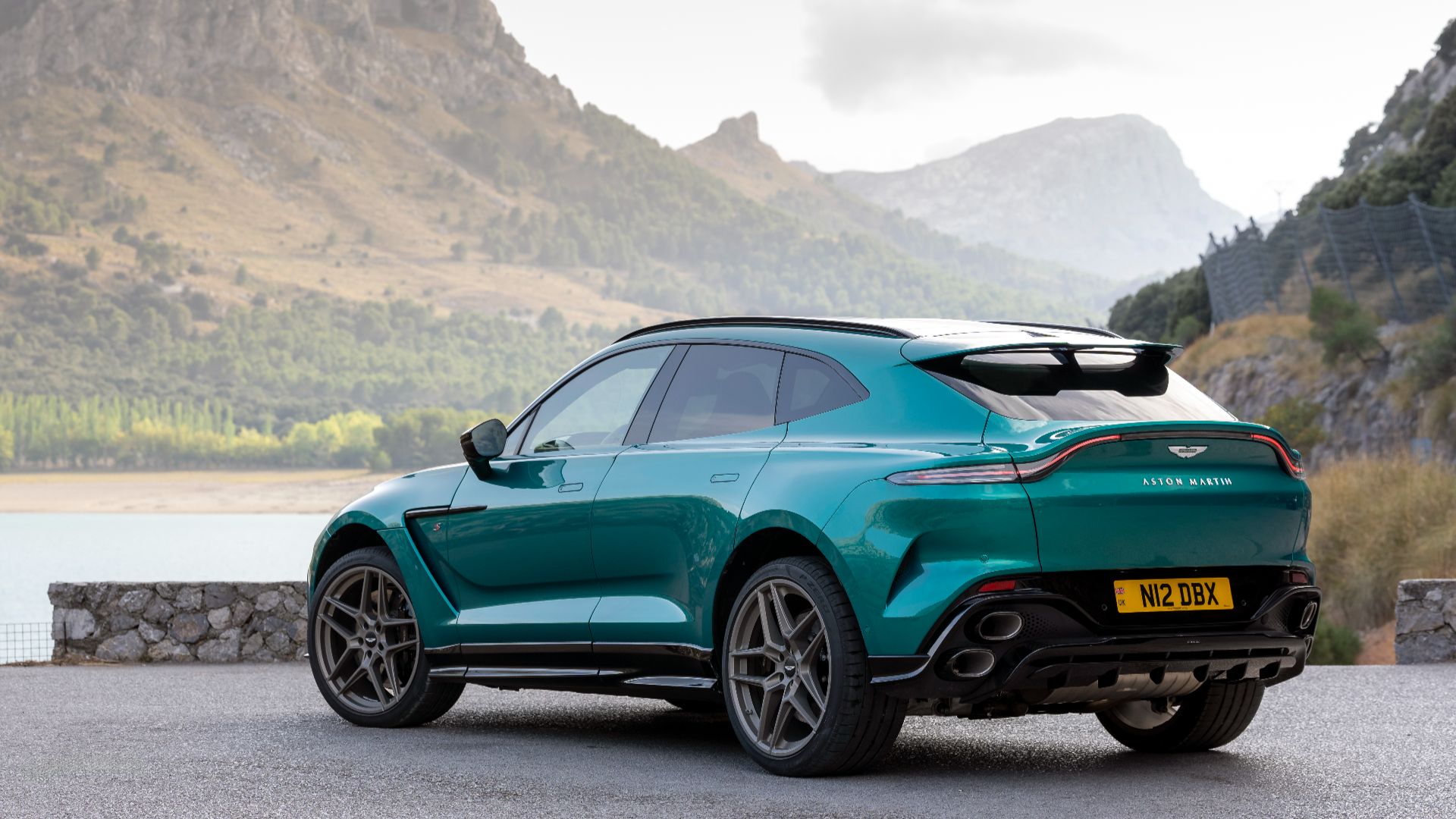 Aston Martin DBX S