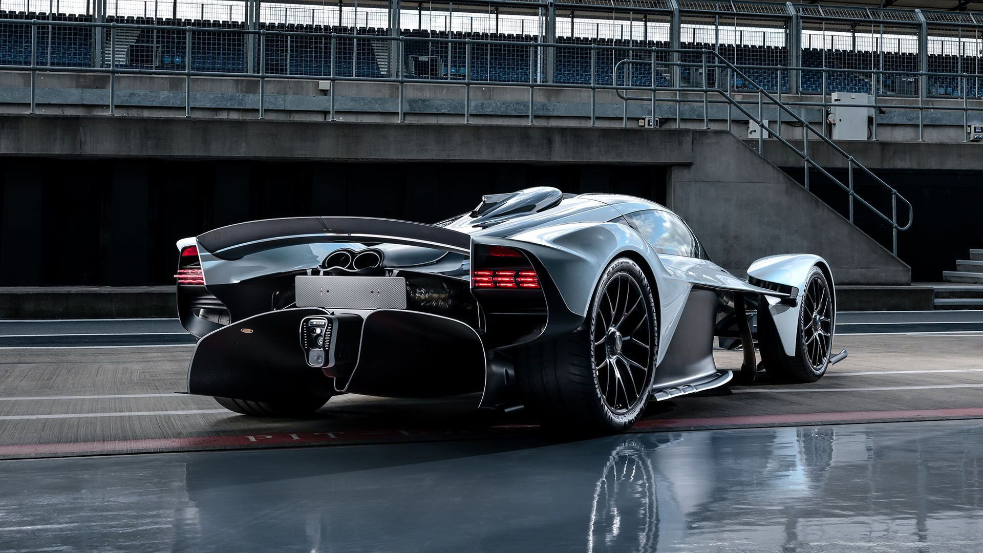 Daniel Ricciardo Aston Martin Valkyrie