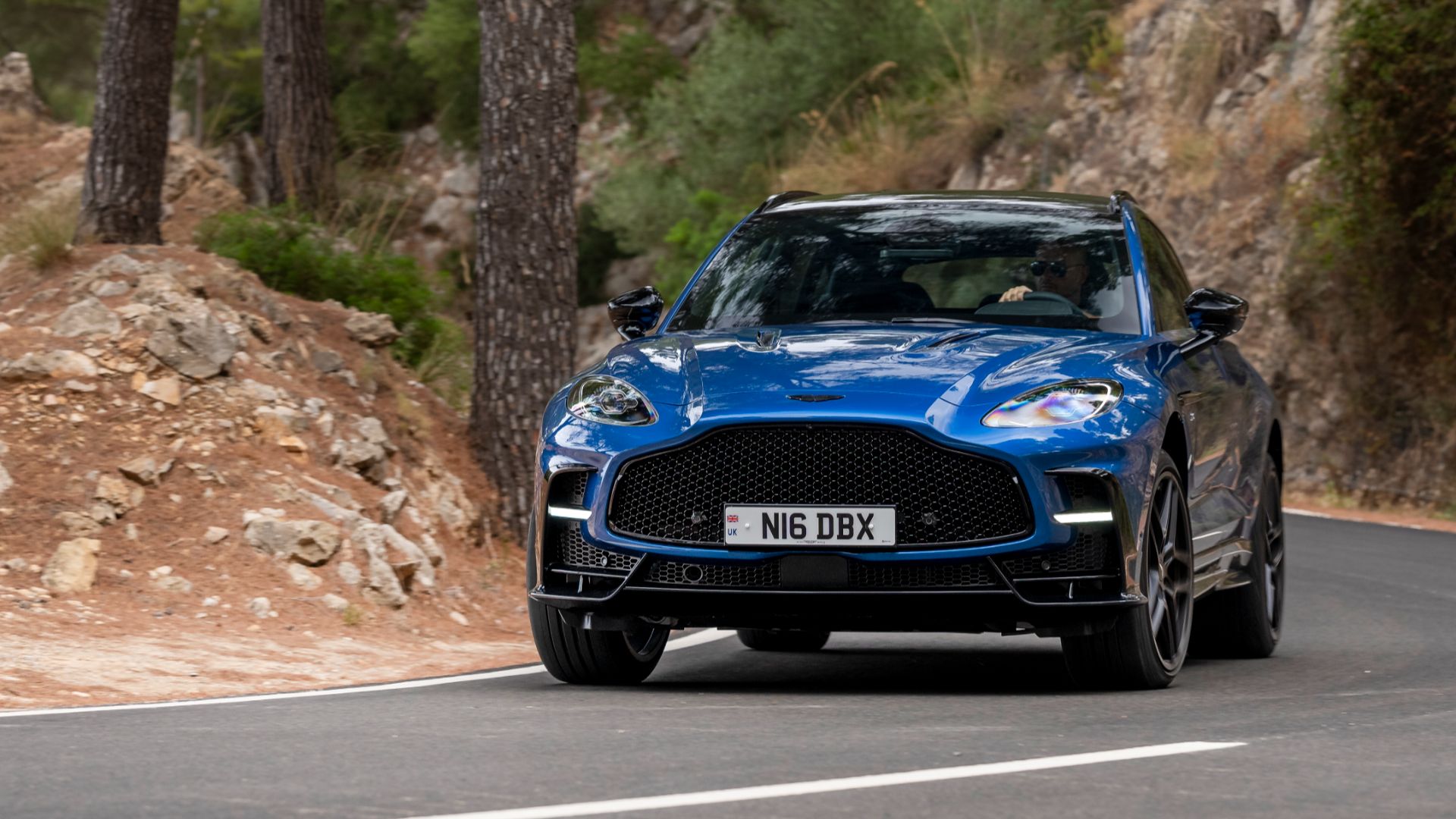 Aston Martin DBX S