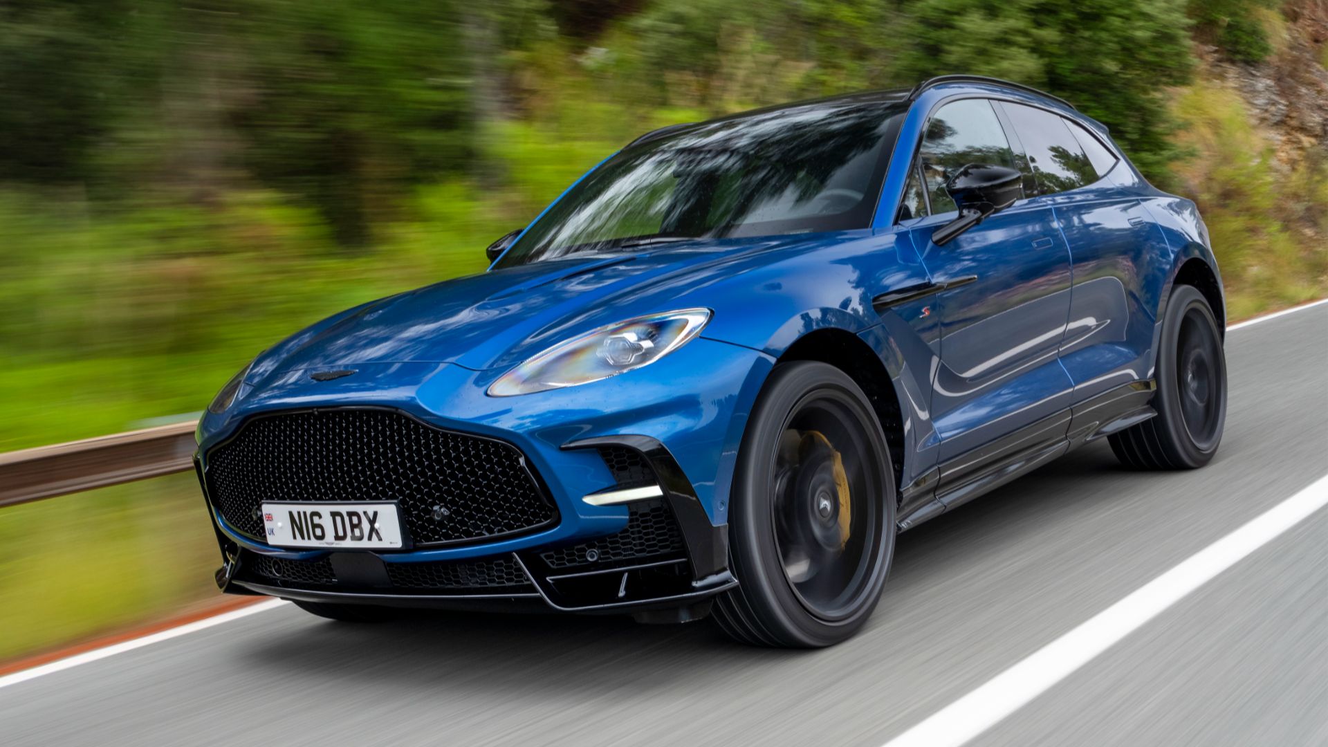 Aston Martin DBX S