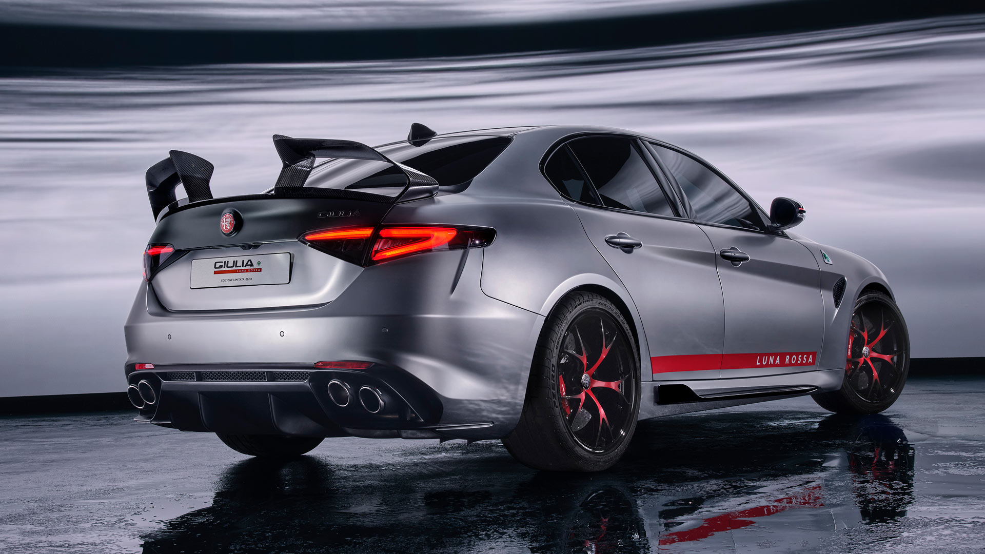 A new low-drag carbon fibre aerodynamic kit for the Quadrifoglio can generate up to 140kg of downforce