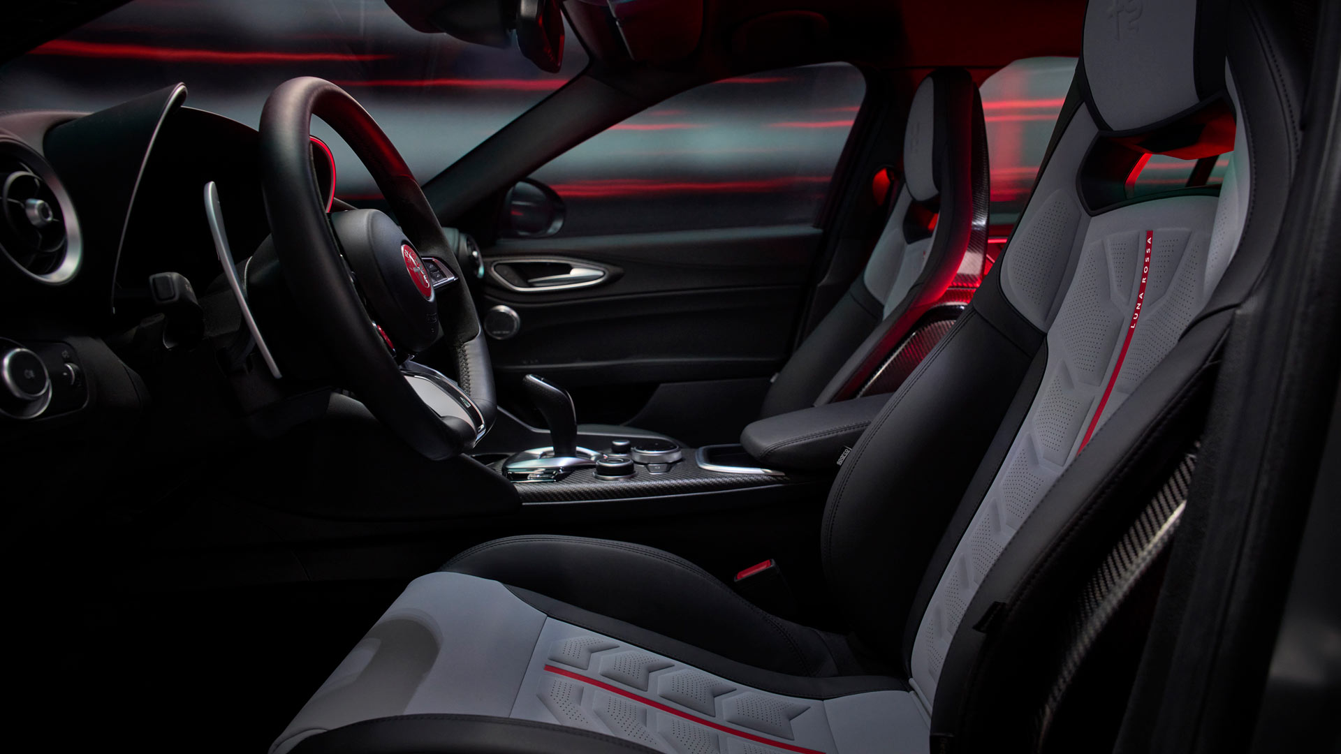 Alfa Romeo Giulia Quadrifoglio Luna Rossa