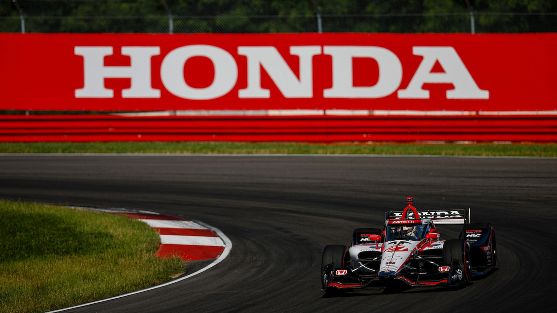 Who supplies engines for the 2026 IndyCar Series?