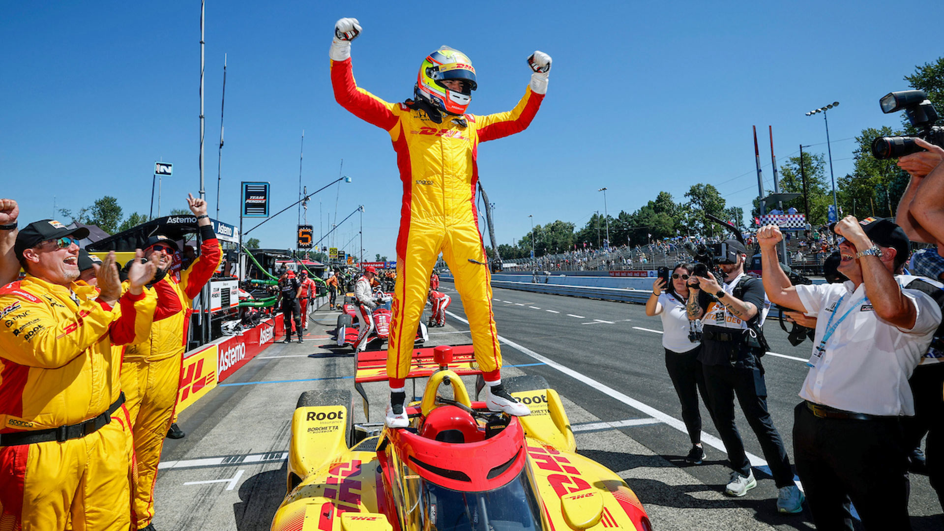Who is the defending IndyCar Series champion?